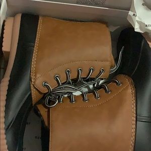 REPORT Upton Tan Duck Boots